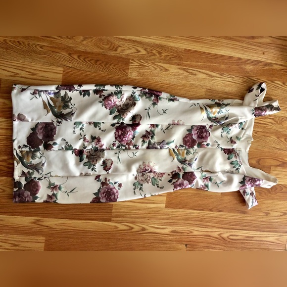 Beautiful floral dress - Picture 3 of 4